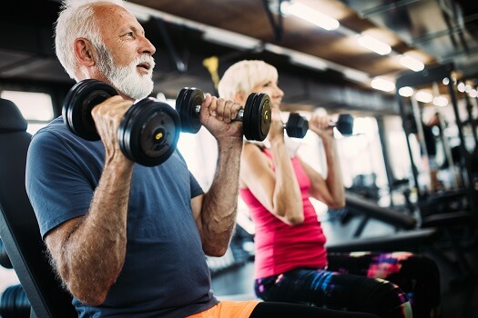 ALLENAMENTO CON I PESI PER LA POPOLAZIONE ANZIANA